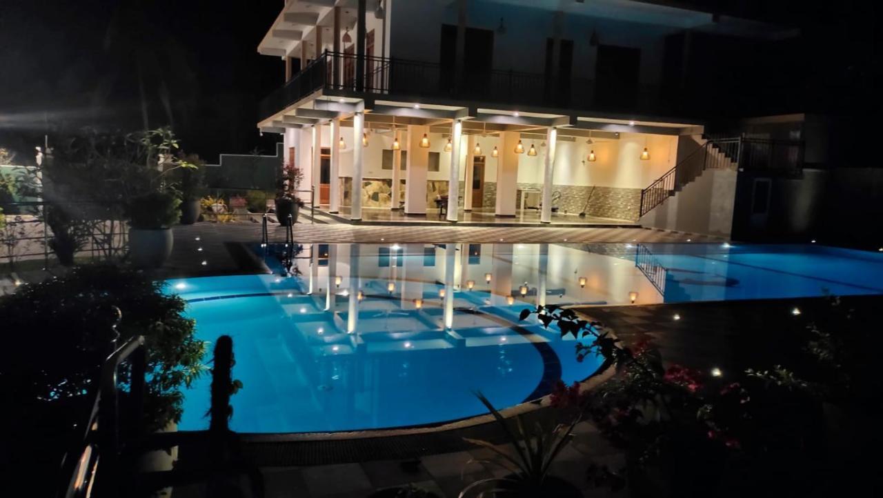 Paradise Hilltop Villa & Apartment Galle Buitenkant foto